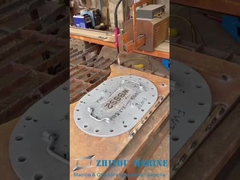 A tampa da conduta com marcas de soldadura é equipada com várias juntas de borracha diferentes das