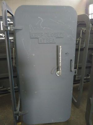 China Portas impermeáveis marinhas com um único punho de abertura rápida em aço marinho Tamanhos 1200 × 600--1800 × 900 mm fornecedor