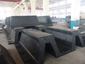Tipo pára-choques de borracha marinhos UHMW do arco - almofadas da cara do PE para a proteção dos navios fornecedor