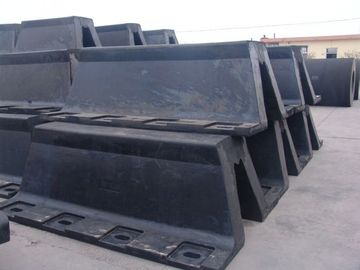Tipo pára-choques de borracha marinhos UHMW do arco - almofadas da cara do PE para a proteção dos navios fornecedor